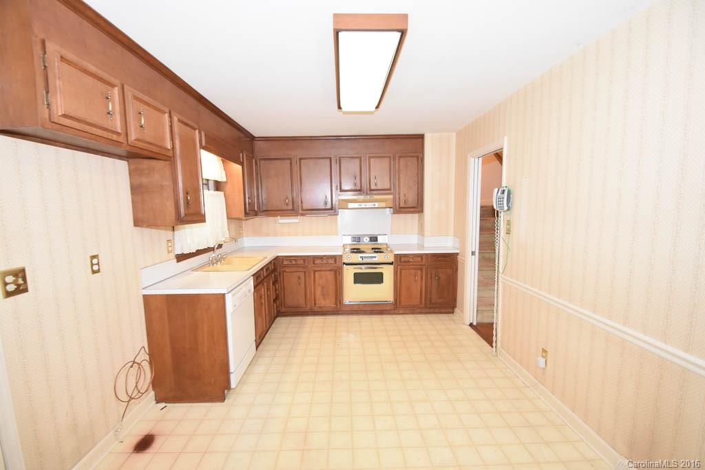 122 Dovershire Road Charlotte, NC 28270 - Photo 8 of 24 Gallery Image 8