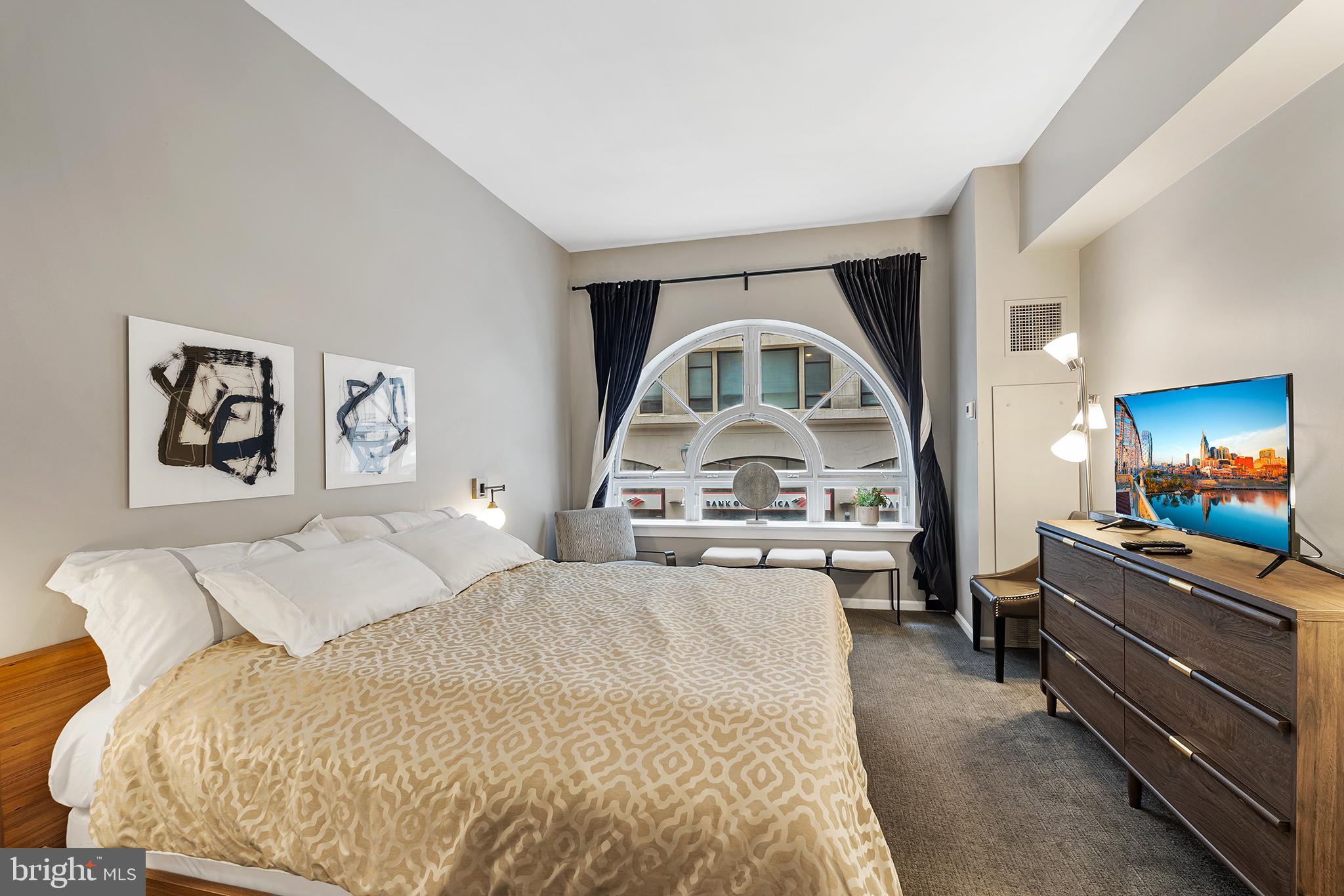 1425 Locust Street, Unit 26B Philadelphia, PA 19102 - Photo 34 of 39 Guest Suite