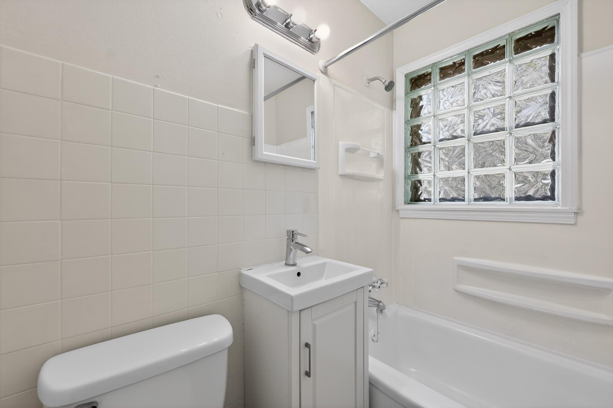 5823 North 36th Street Milwaukee, WI 53209 - Photo 28 of 31 28_5823_N_36th_St-Bathroom-9913