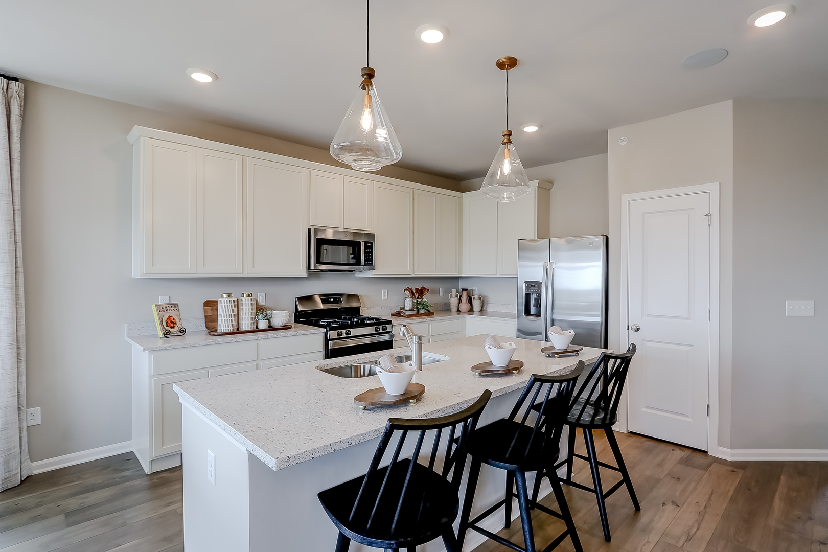486 Comstock Road South Elgin, IL 60177 - Photo 17 of 33 a kitchen with stainless steel appliances a dining table chairs refrigerator and microwave