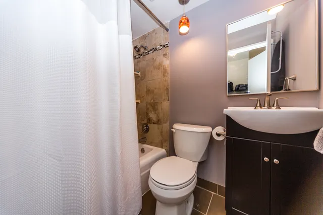 $150,000 | 2629 North Hampden Court, Unit 204, Chicago, IL 60614