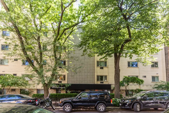 $150,000 | 2629 North Hampden Court, Unit 204, Chicago, IL 60614