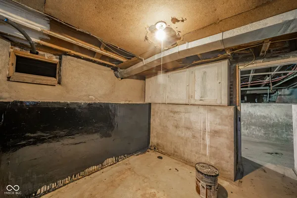 $355,000 | 149 North Dalton Avenue, Albany, IN 47320