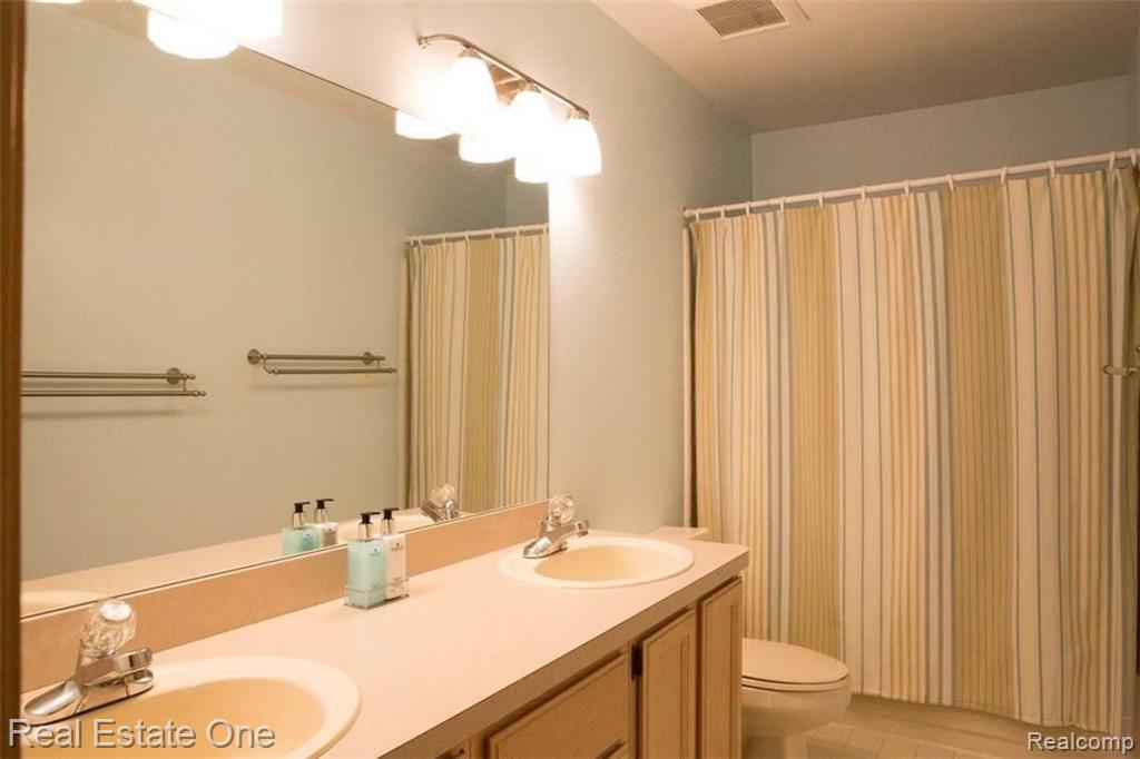 29800 Drake Road Farmington Hills, MI 48331 - Photo 39 of 44