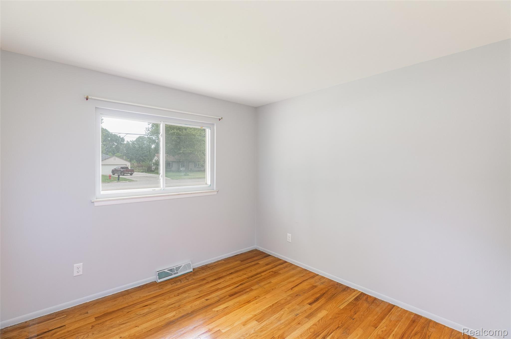 20.Bedroom1