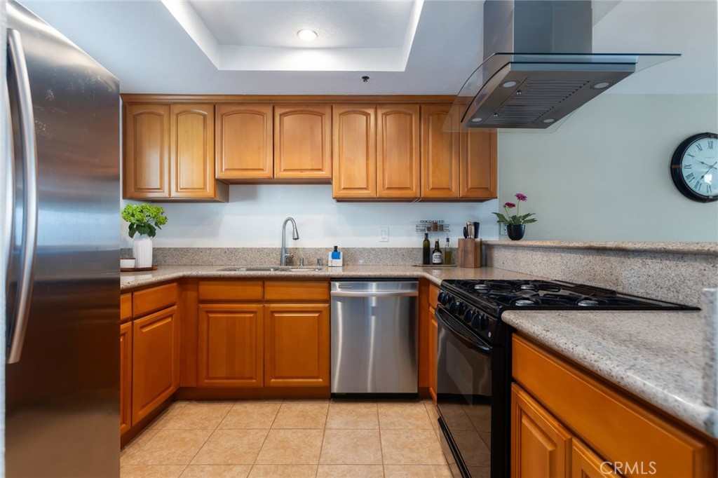 726 Elm Avenue, Unit 404 Long Beach, CA 90813 - Photo 5 of 31 a kitchen with stainless steel appliances granite countertop a sink stove refrigerator and cabinets