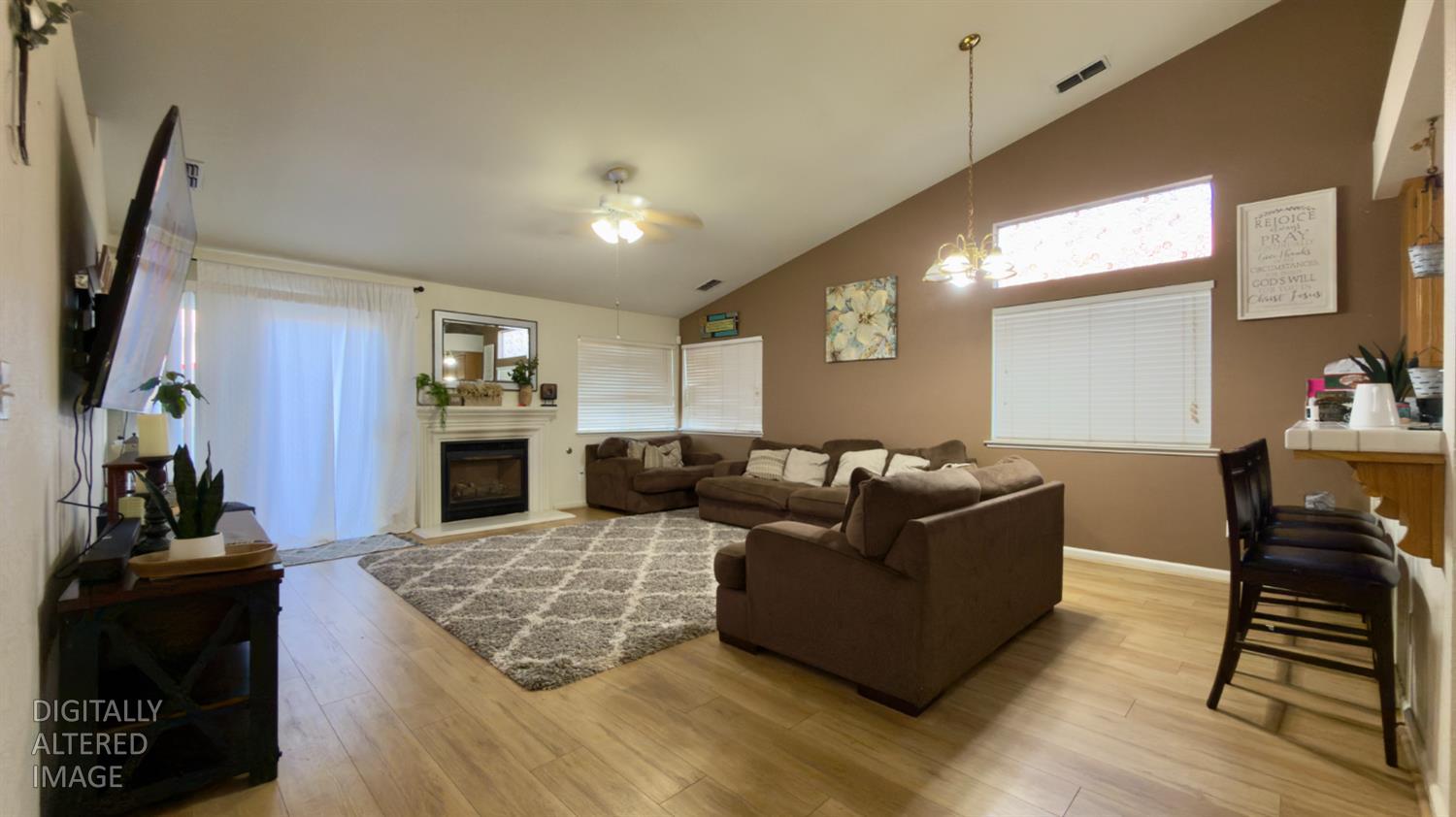 781 Hackett Road Ceres, CA 95307 - Photo 5 of 50 Family Room/Dining Area