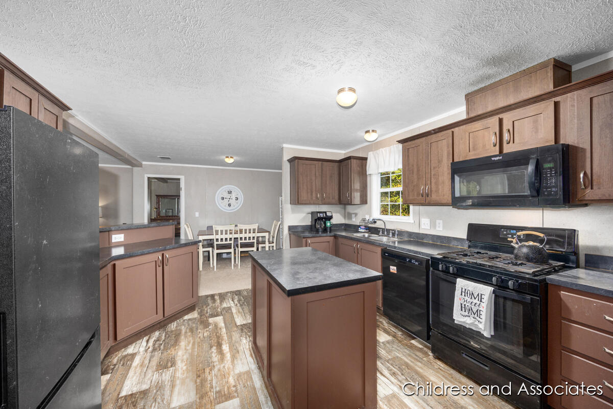 360 East Tuttle Road, Unit 6 Ionia, MI 48846 - Photo 8 of 23 IMG_1007