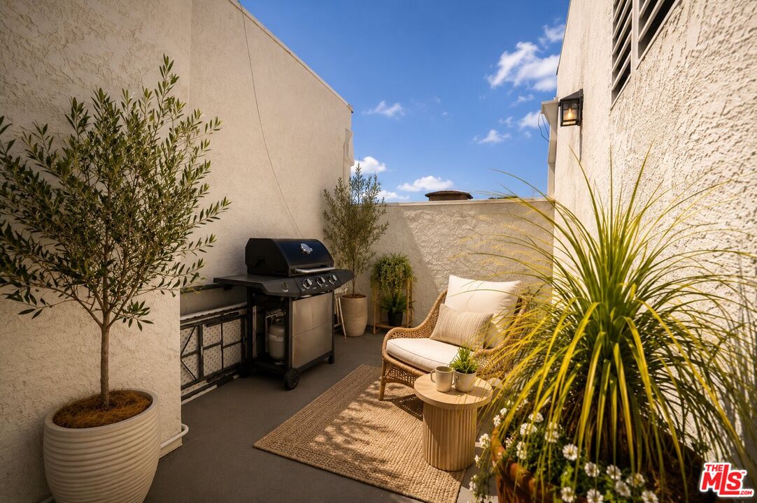 432 South Hamel Road, Unit 303 Los Angeles, CA 90048 - Photo 15 of 26