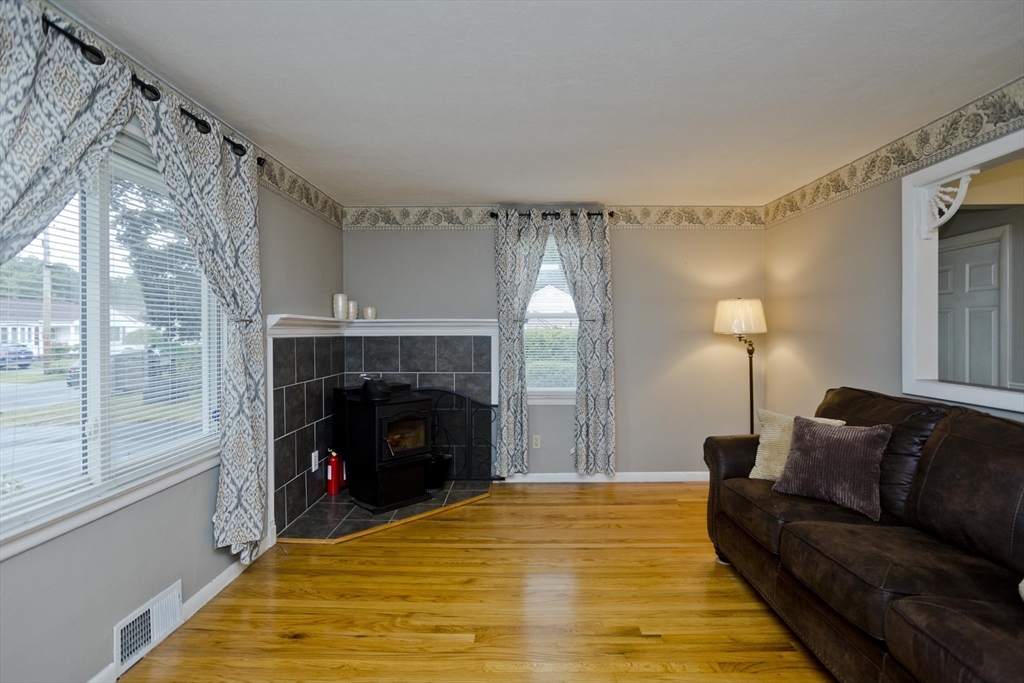 32 Silvin Road Chicopee, MA 01013 - Photo 4 of 23 Gallery Image 4