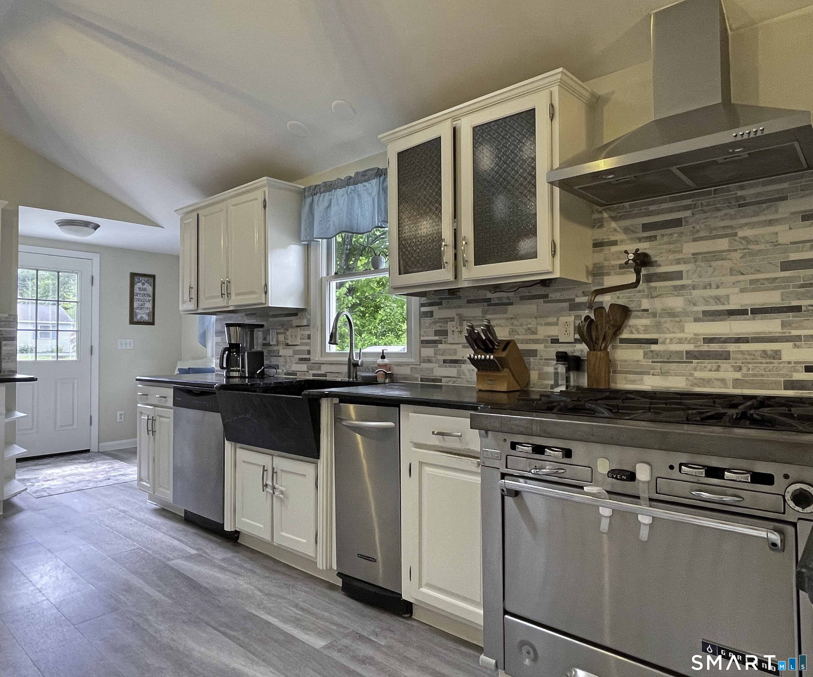 5 Sycamore Lane Brookfield, CT 06804 - Photo 10 of 25 Garland Gas Range and Range Hood