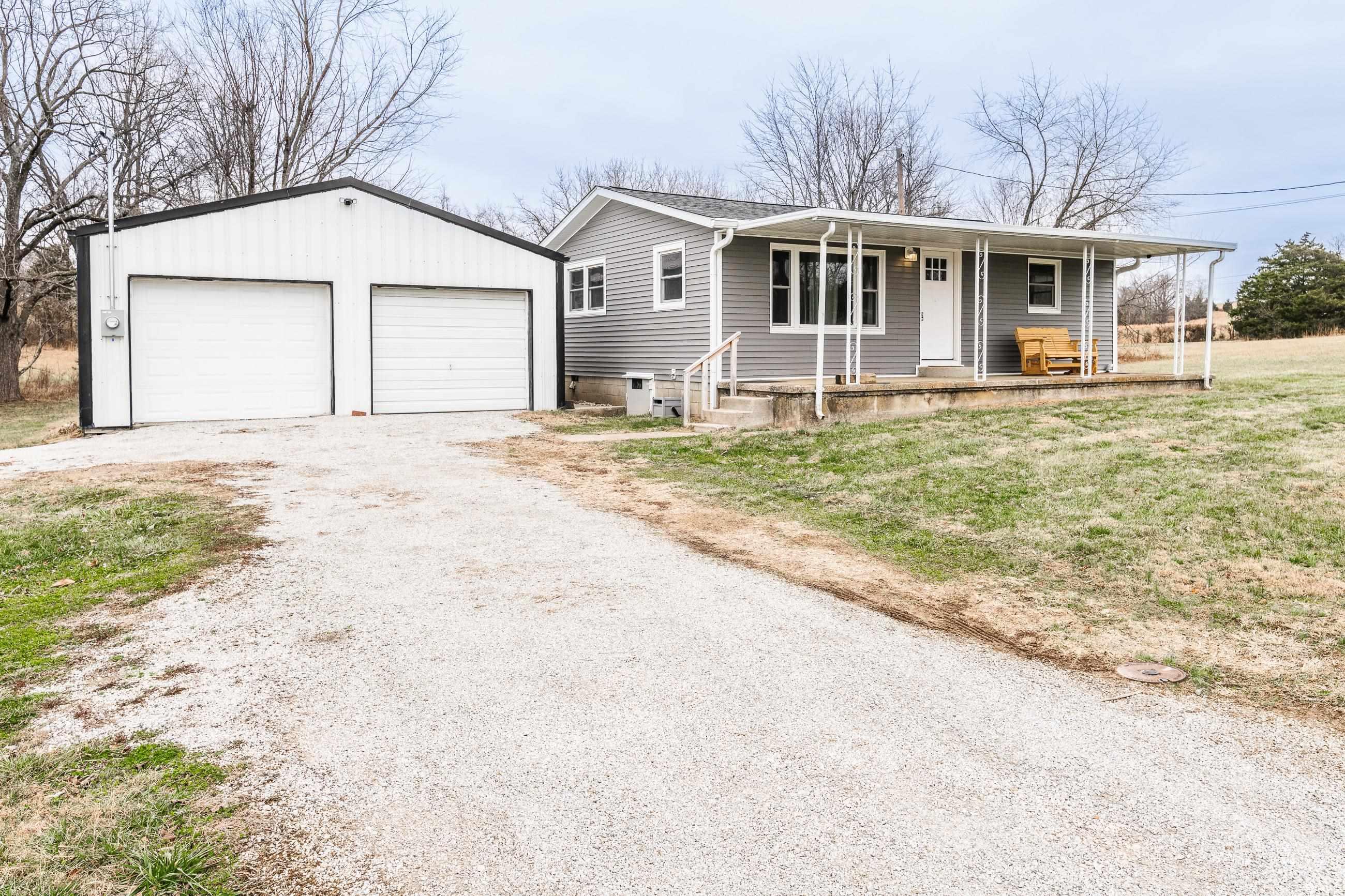 925 Harold Smith Road Bedford, IN 47421 - Photo 4 of 32