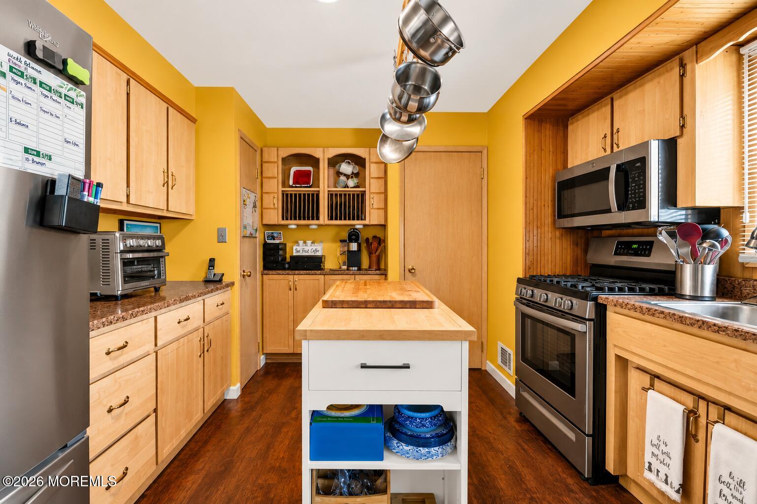 981 Hyson Road Jackson, NJ 08527 - Photo 6 of 28 kitchen1