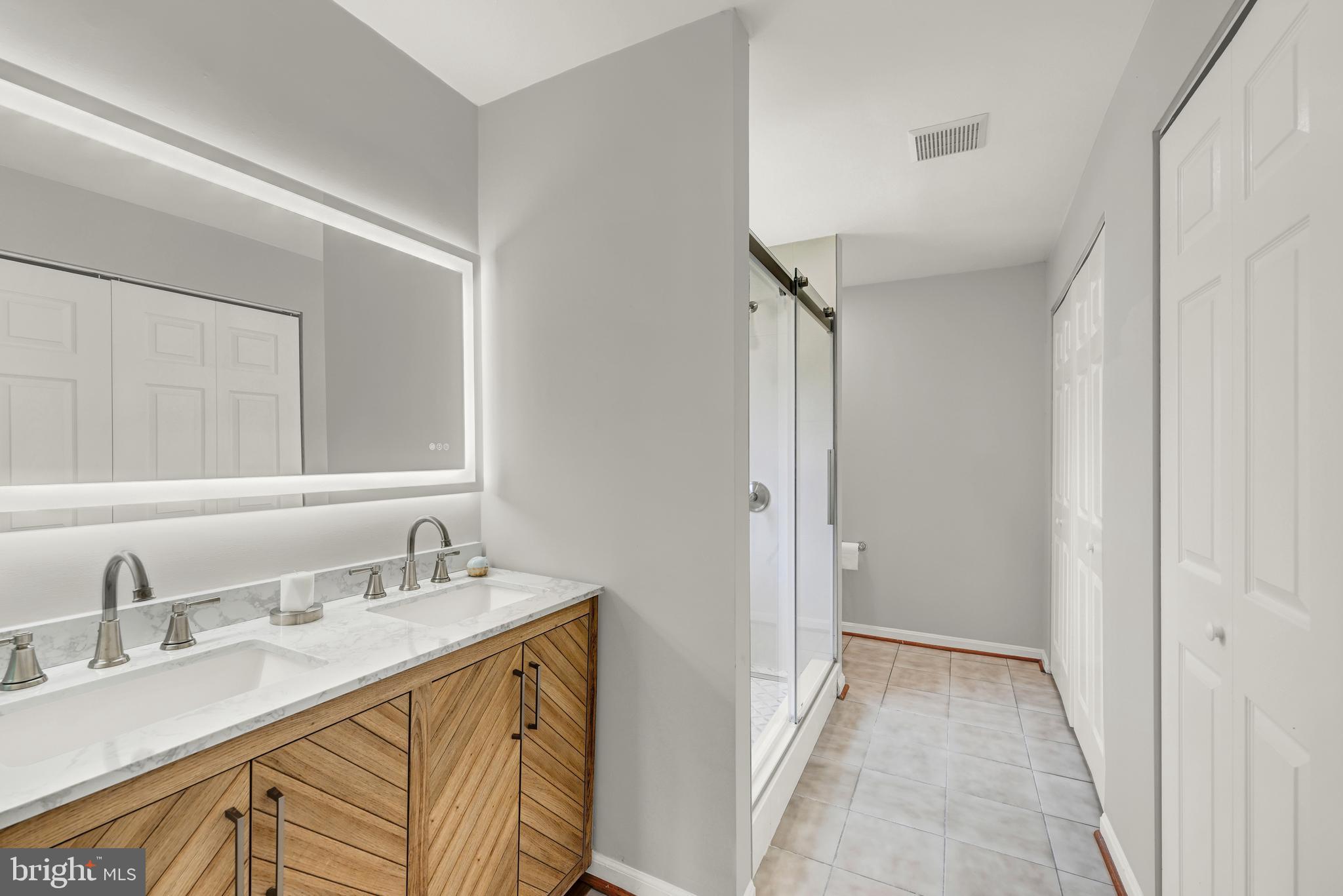621 Round Oak Road Towson, MD 21204 - Photo 20 of 34 Primary Bathoorm