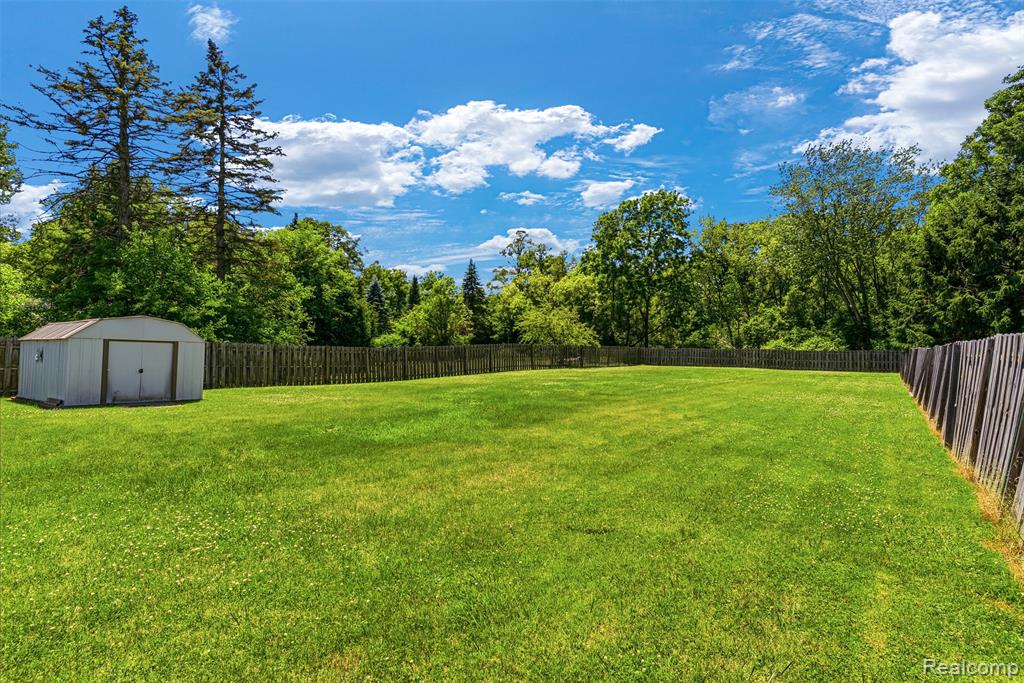 1378 Roat Court Burton, MI 48509 - Photo 24 of 32
