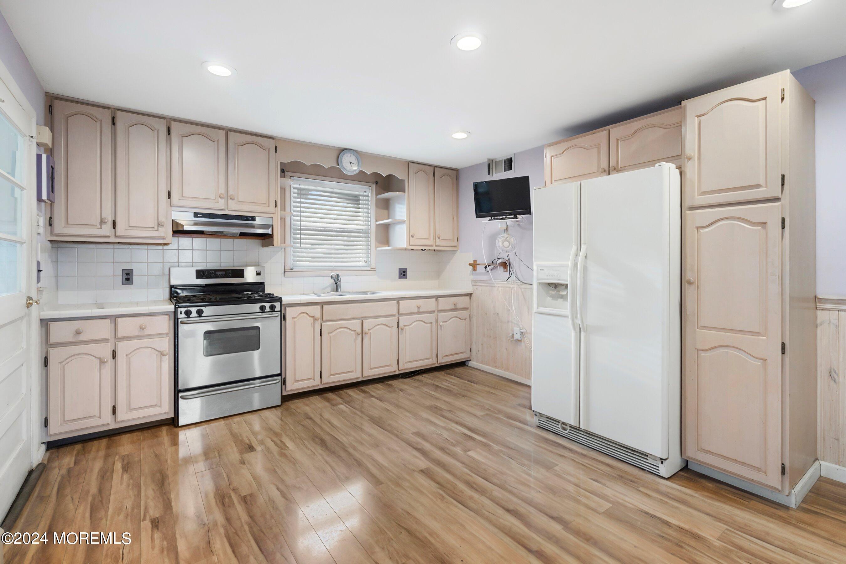 75 Edwards Road Brick, NJ 08723 - Photo 12 of 26 12-Kitchen
