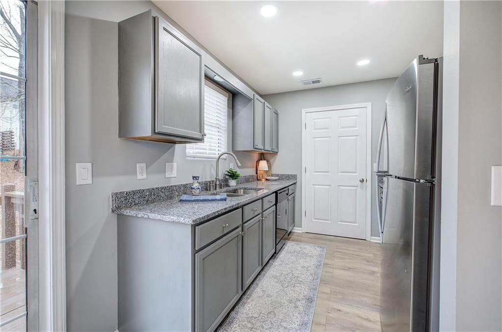 91 Westside Chase Southwest Cartersville, GA 30120 - Photo 9 of 32 a kitchen with a sink stove and refrigerator