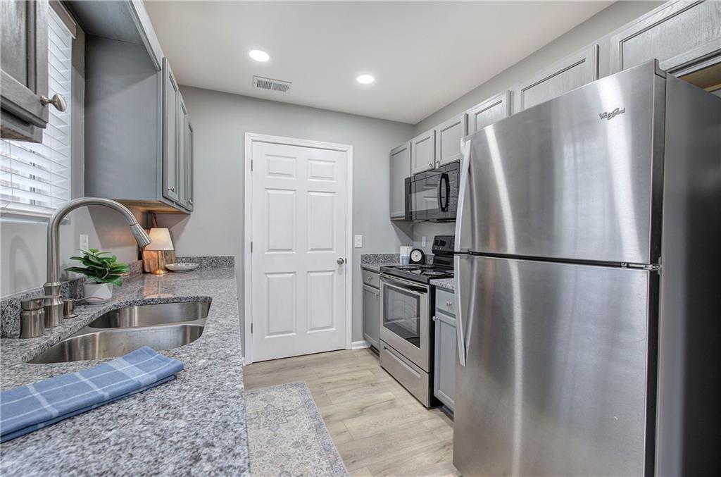 91 Westside Chase Southwest Cartersville, GA 30120 - Photo 10 of 32 a kitchen with granite countertop a refrigerator and a sink