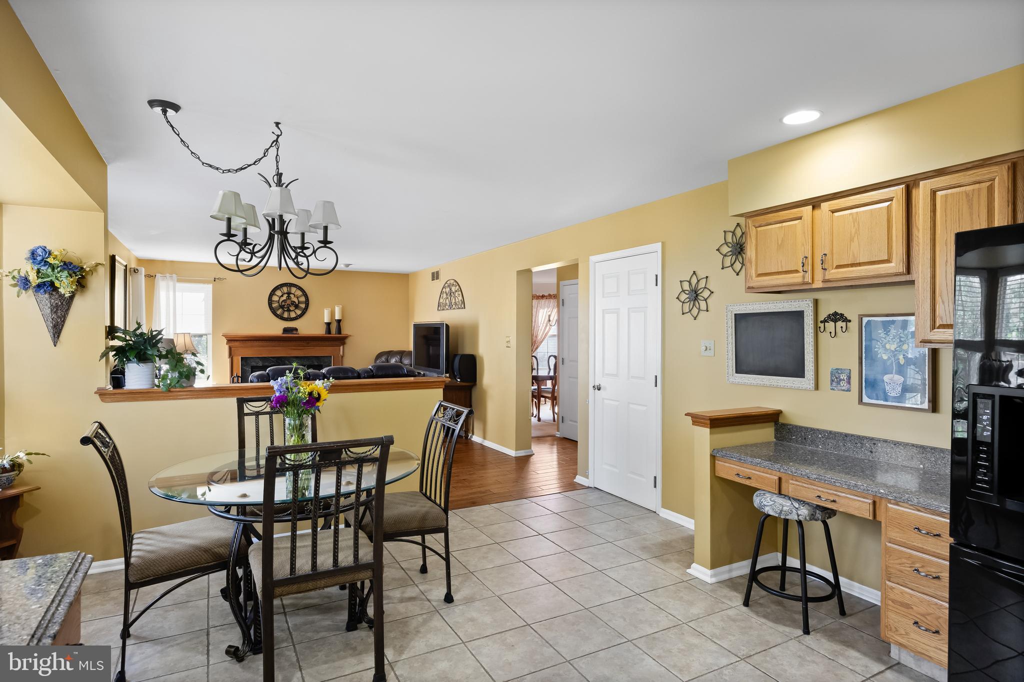 21 Teaberry Lane Delran, NJ 08075 - Photo 13 of 40 Breakfast Area