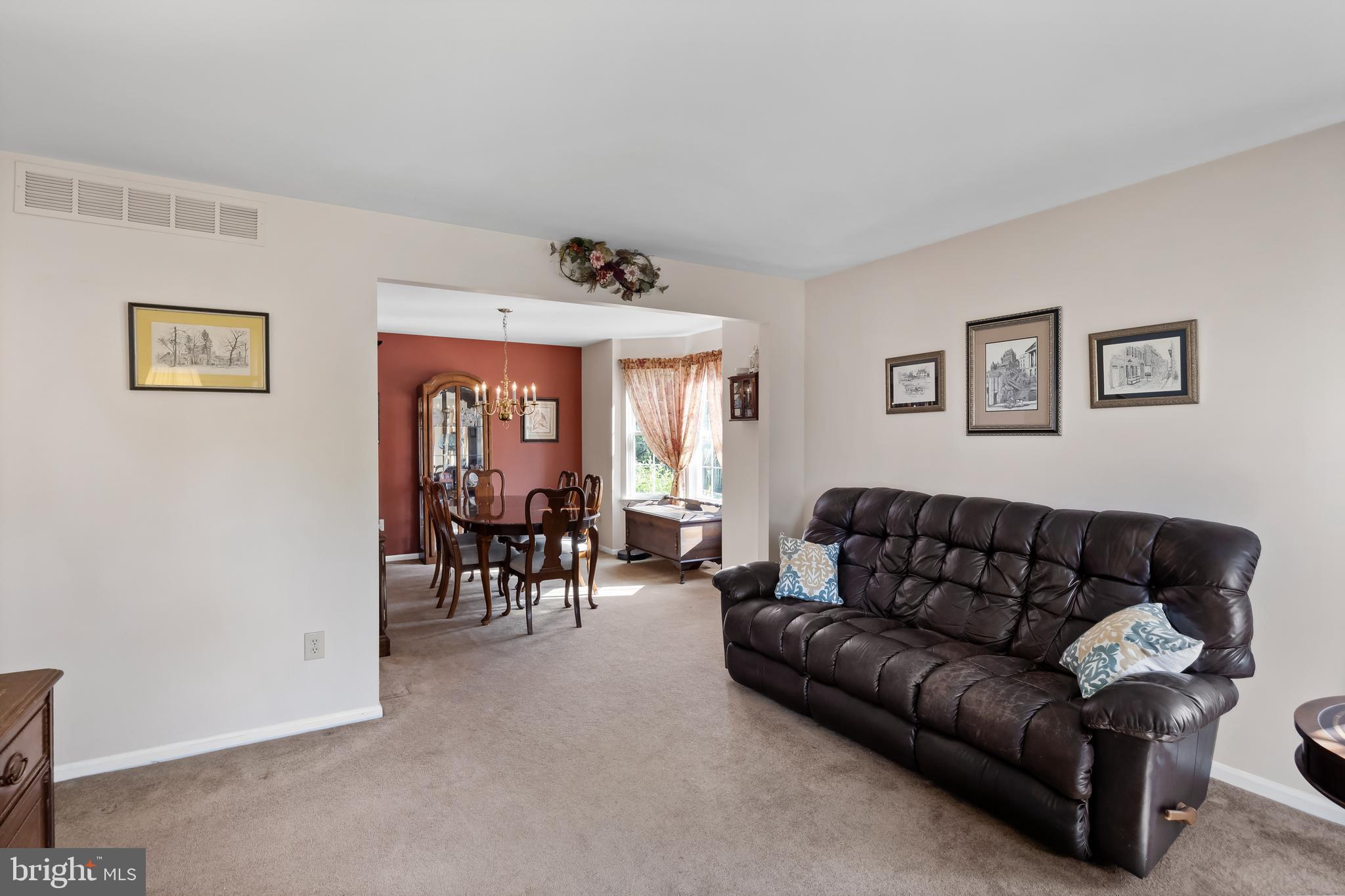 21 Teaberry Lane Delran, NJ 08075 - Photo 16 of 40 Living/Dining Room
