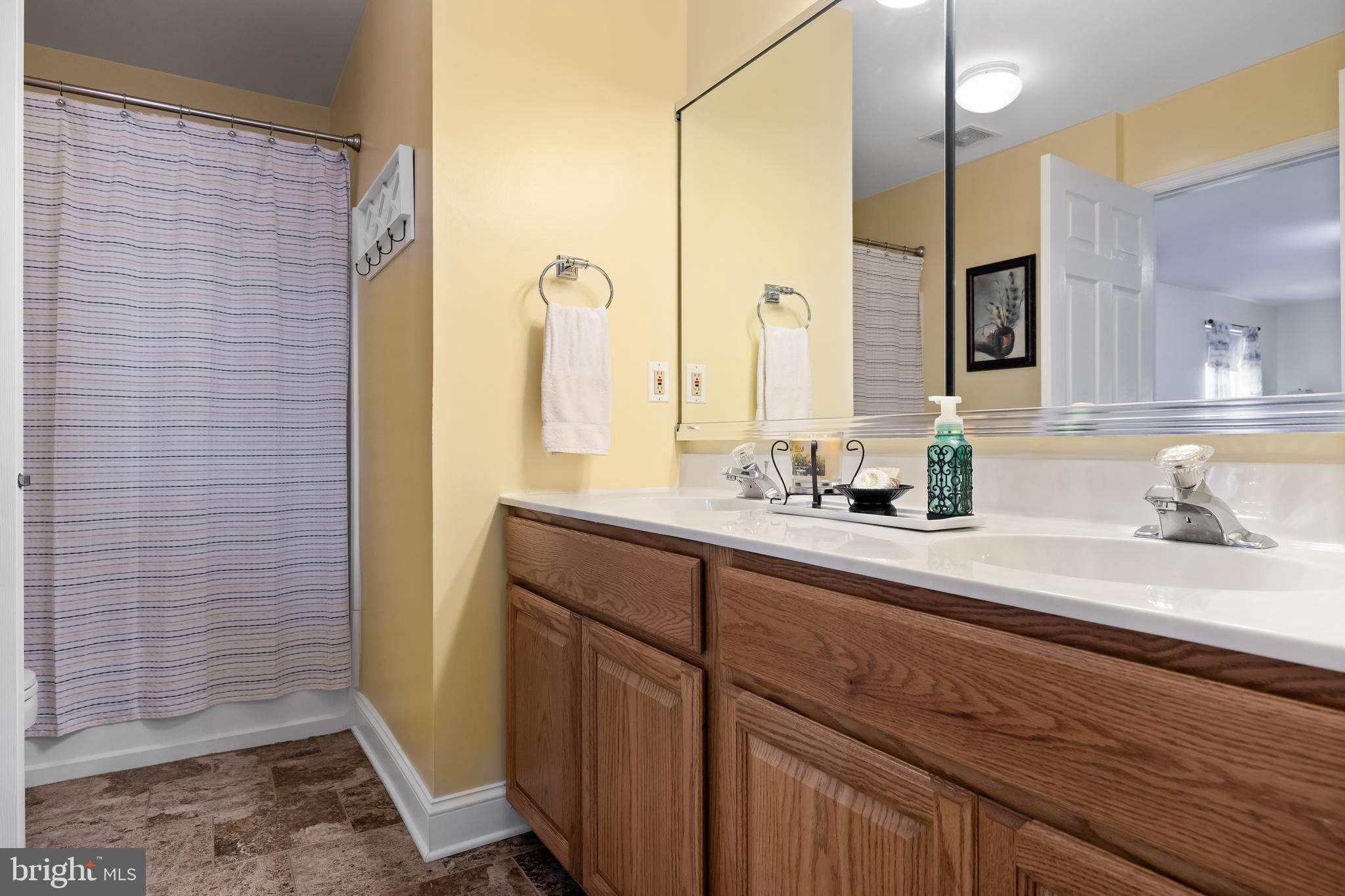 21 Teaberry Lane Delran, NJ 08075 - Photo 28 of 40 Bathroom