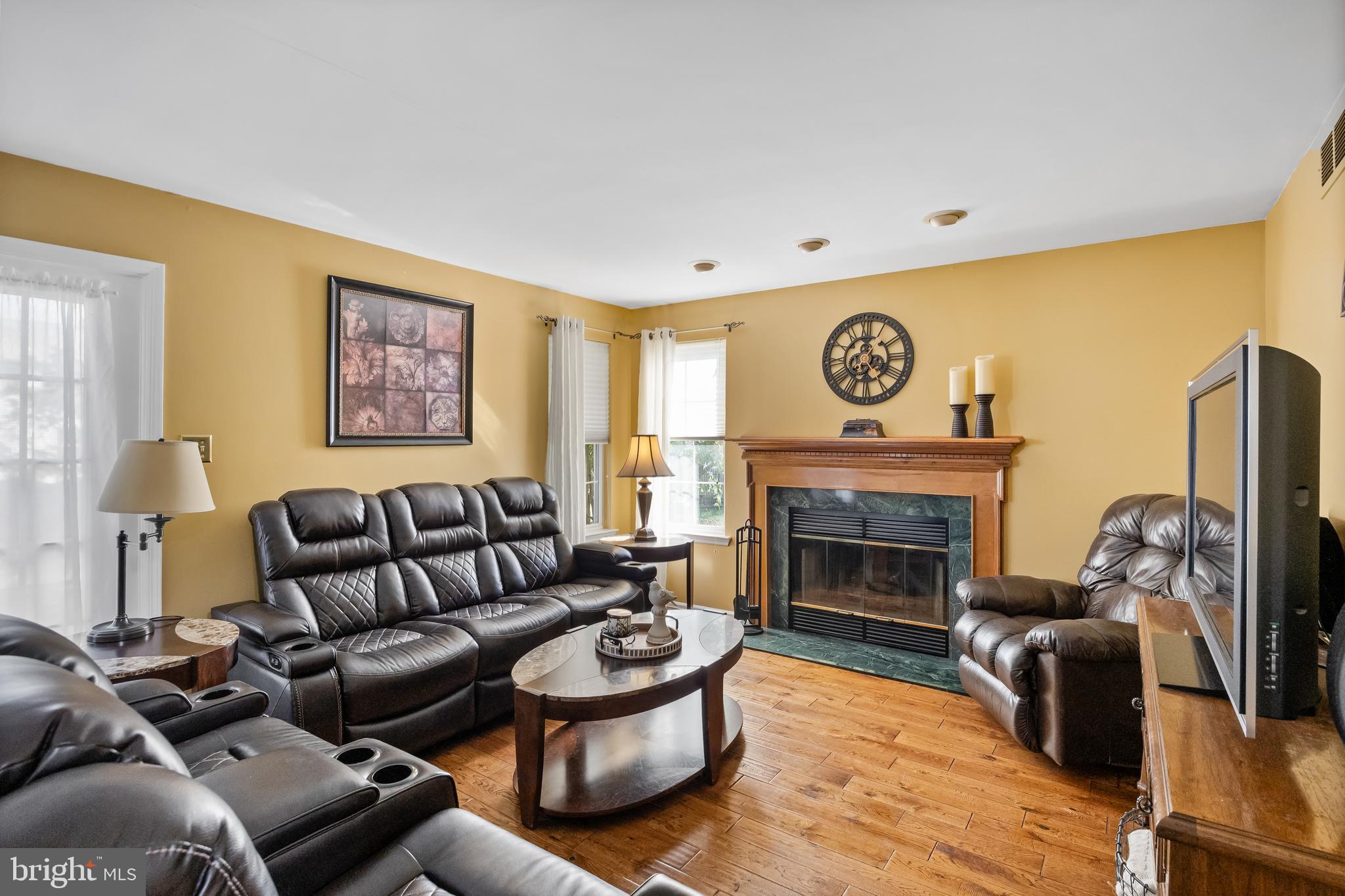 21 Teaberry Lane Delran, NJ 08075 - Photo 9 of 40 Family Room