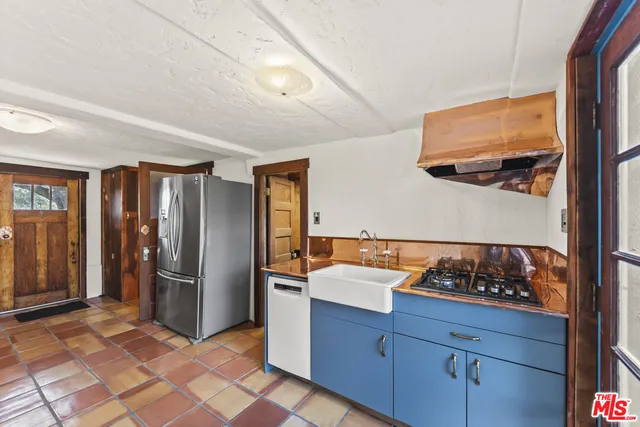 $6,990 | 1403 Avon Park Terrace, Los Angeles, CA 90026