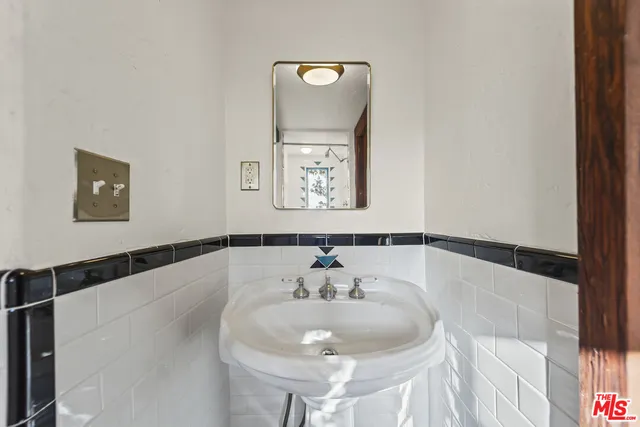 $6,990 | 1403 Avon Park Terrace, Los Angeles, CA 90026