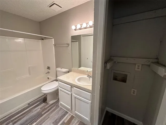 $750 | 9696 Walnut Street, Unit 2016, Dallas, TX 75243