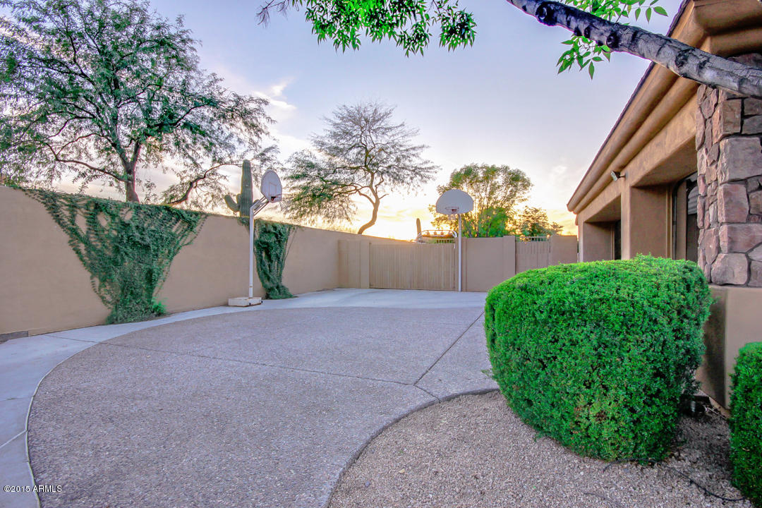 Side Entry 3 Car Garage