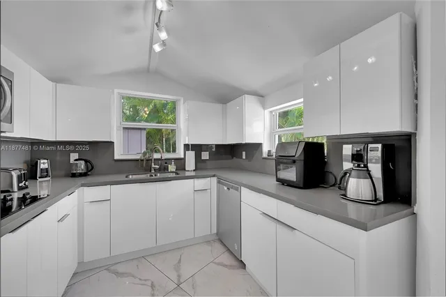 $4,500 | 15 Northeast 95th Street, Miami Shores, FL 33138