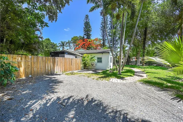 $4,500 | 15 Northeast 95th Street, Miami Shores, FL 33138