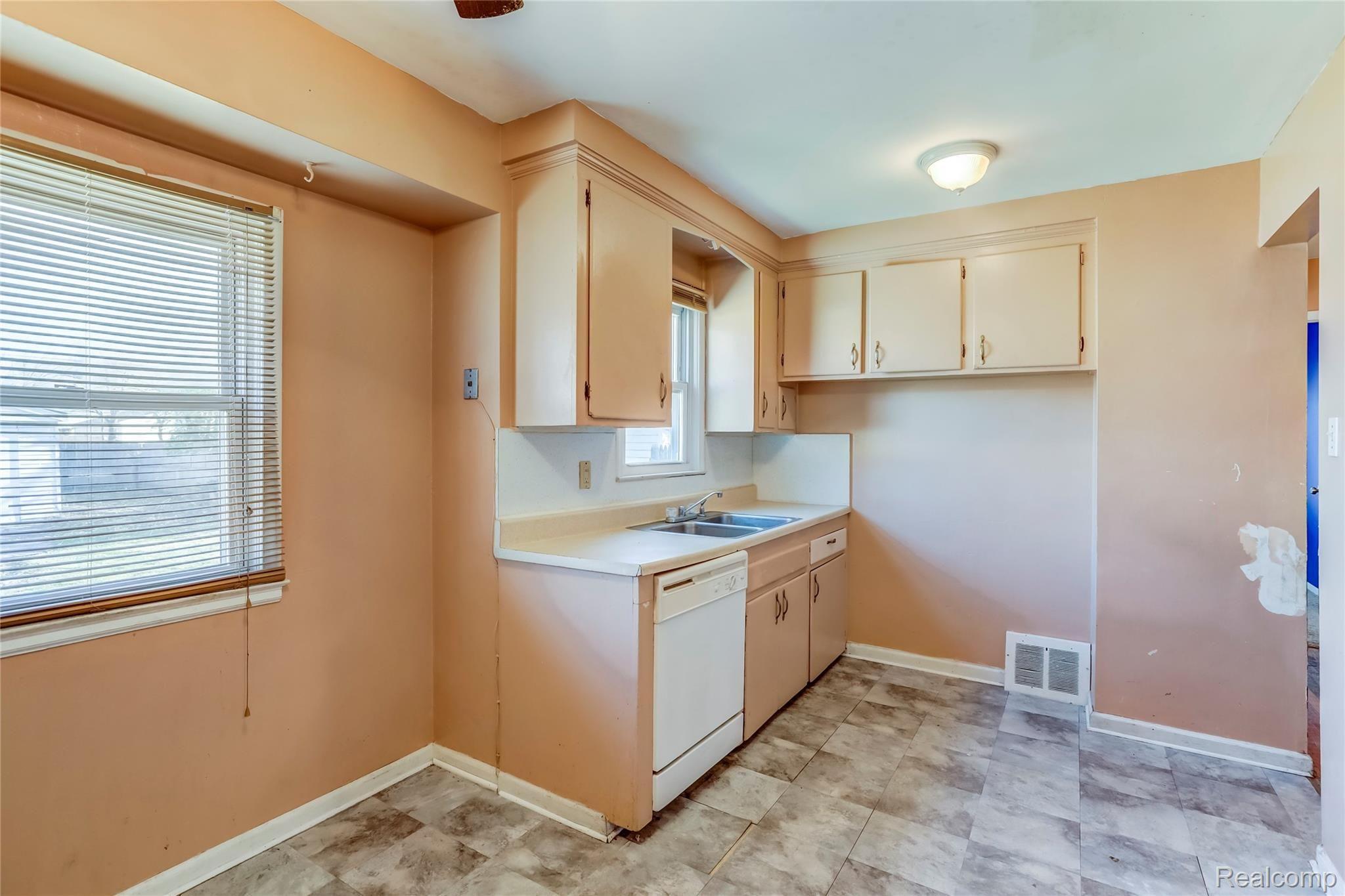 6254 Evergreen Road Detroit, MI 48228 - Photo 8 of 24 6254 Evergreen Road, Detroit, MI-8.jpg-FULL