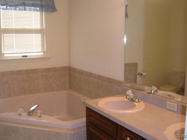 4120 Ross Road Bethlehem, PA 18020 - Photo 12 of 16 Gallery Image 12