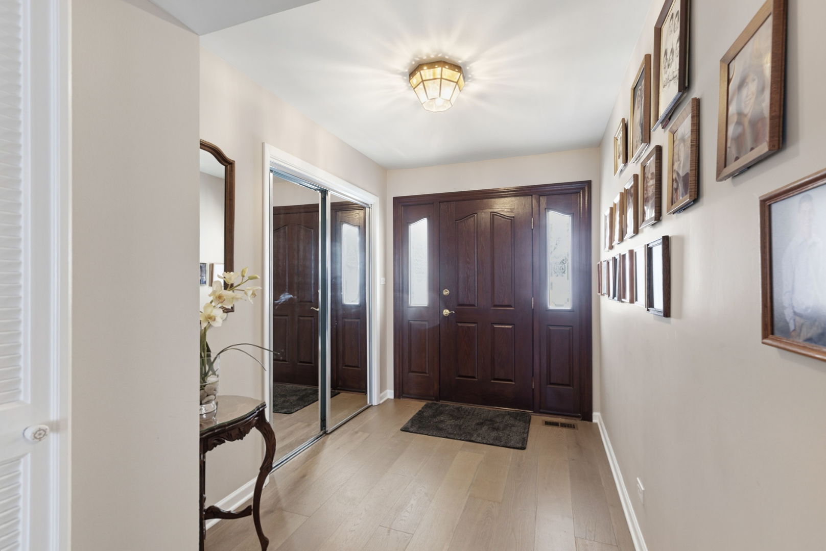 1418 Bladon Road Schaumburg, IL 60169 - Photo 4 of 32