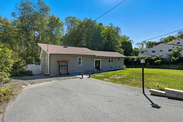 a view of a house with backyard and a garage