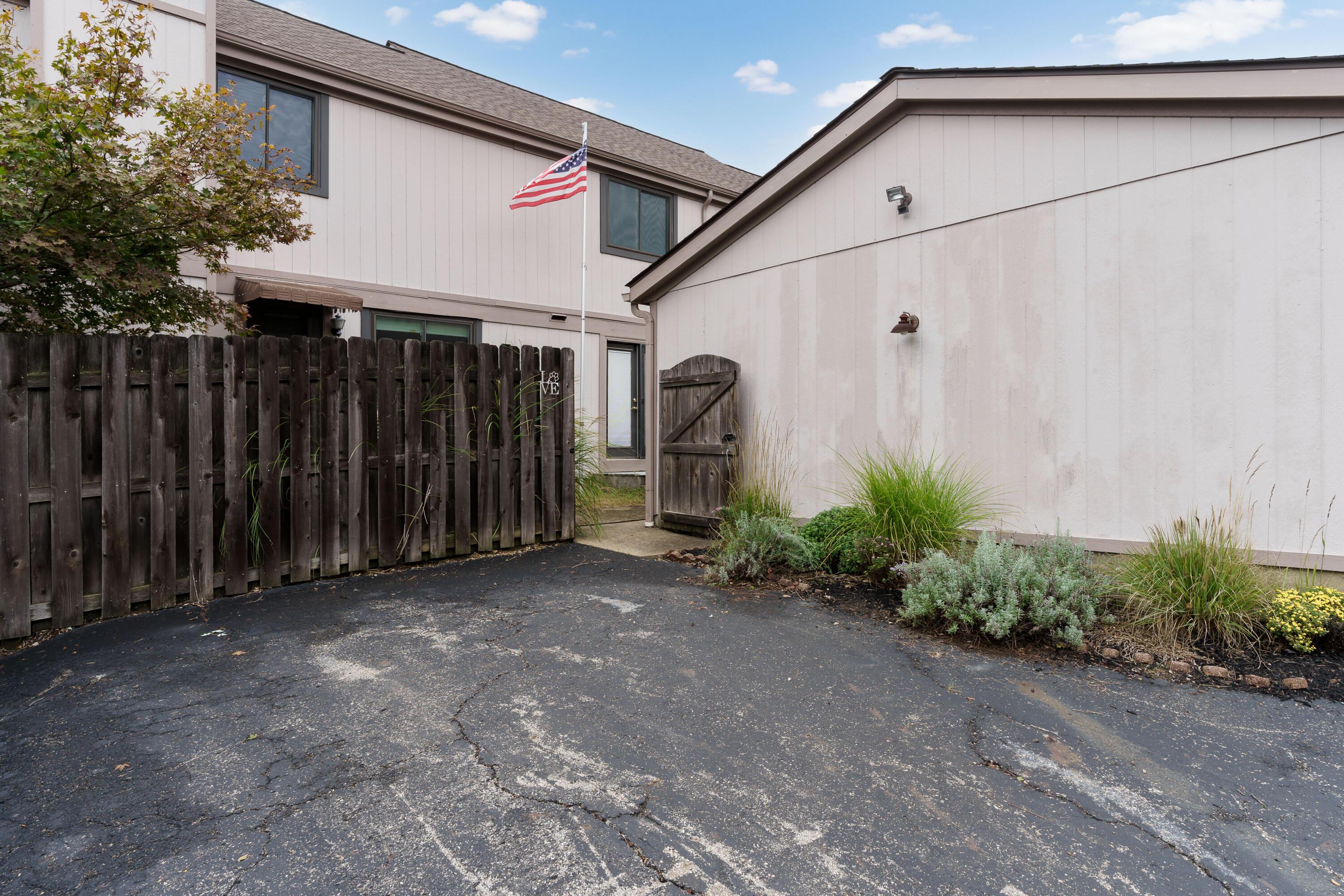 6270 Rutherford Place, Unit B Columbus, OH 43213 - Photo 32 of 39 Parking