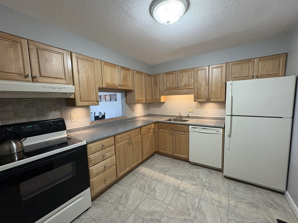 1 Summit Drive, Unit 24 Reading, MA 01867 - Photo 9 of 15