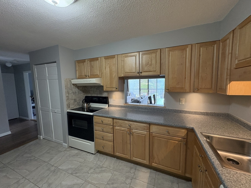 1 Summit Drive, Unit 24 Reading, MA 01867 - Photo 10 of 15