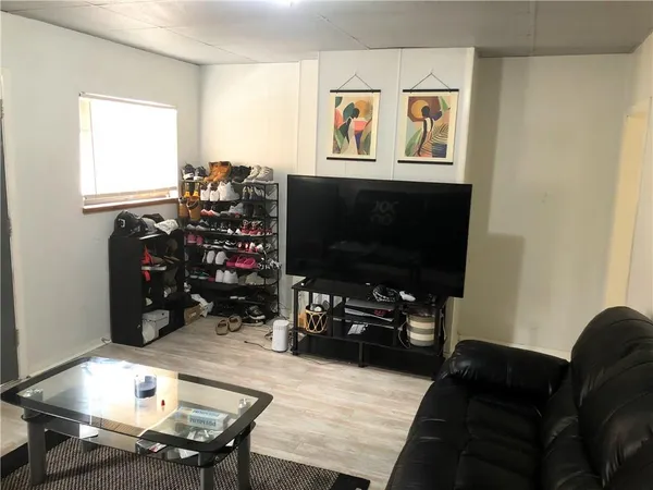 $895 | 318 Saline Street, Unit 1, Pittsburgh, PA 15207