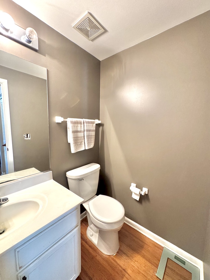 704 Shannon Drive Romeoville, IL 60446 - Photo 5 of 10 a bathroom with a toilet a sink and mirror