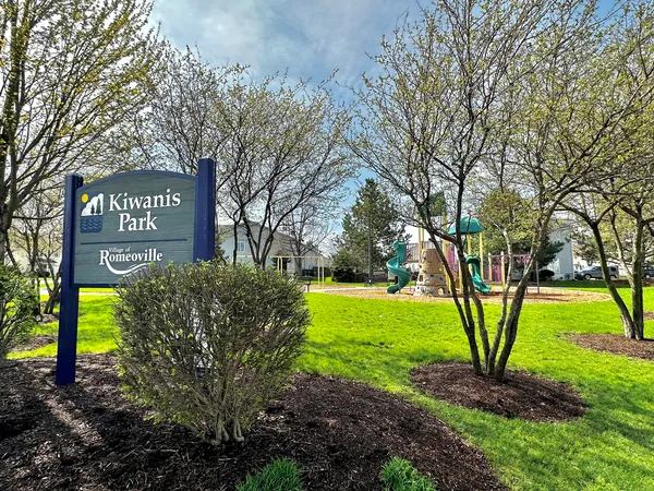 $299,000 | 704 Shannon Drive, Romeoville, IL 60446