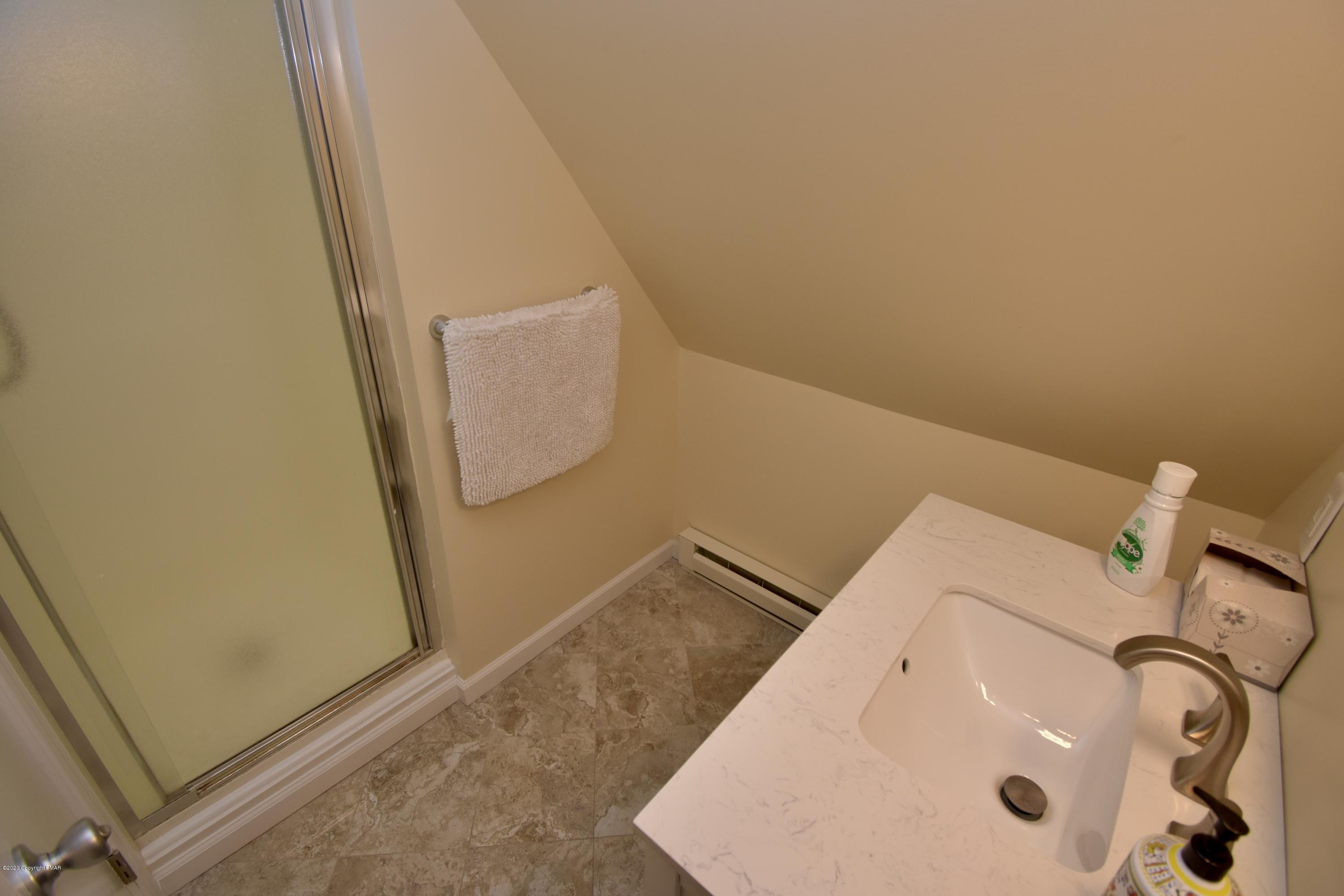 163 Canterbury Road Bushkill, PA 18324 - Photo 20 of 36