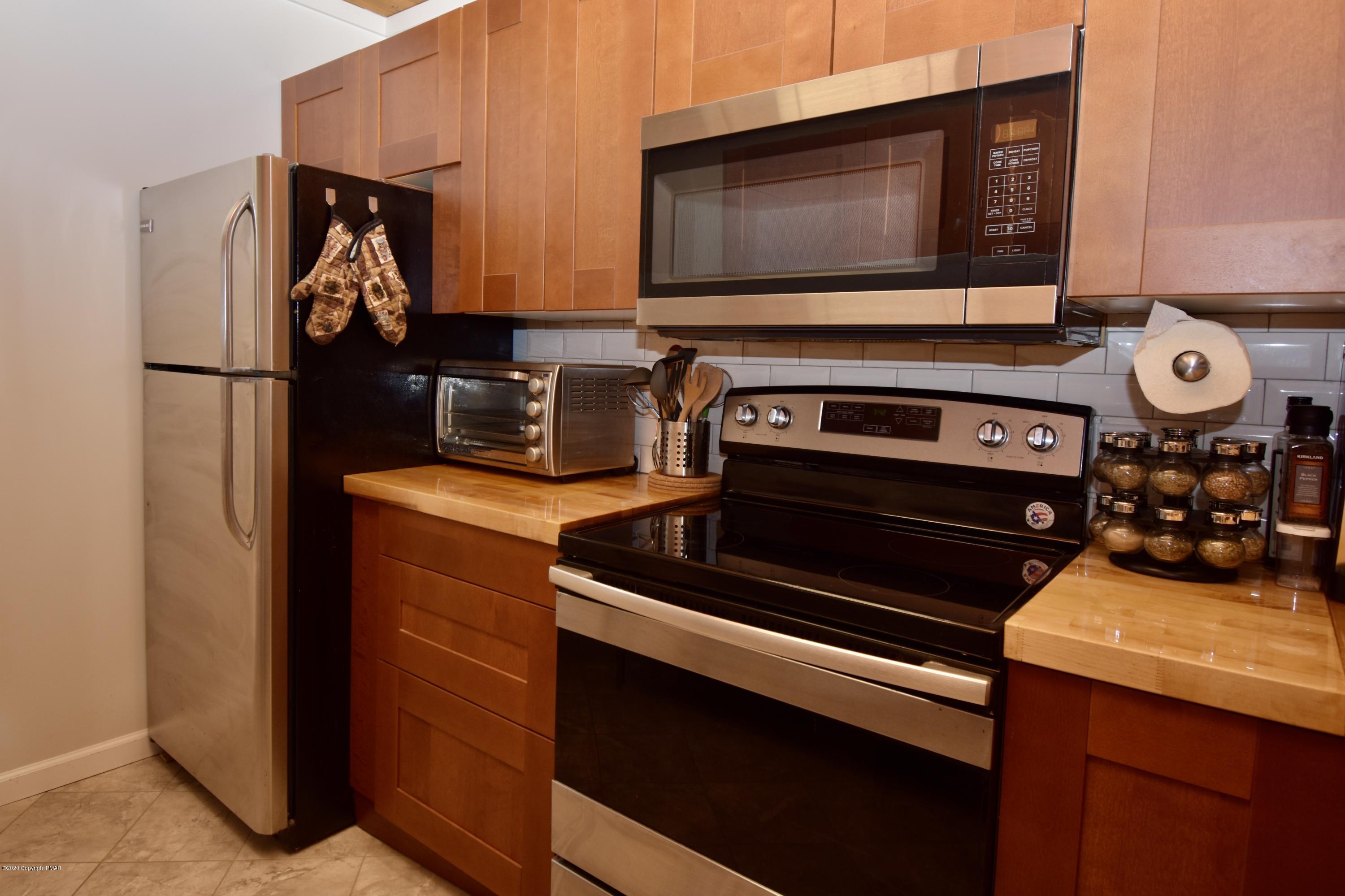 163 Canterbury Road Bushkill, PA 18324 - Photo 8 of 36 a kitchen with a stove and a microwave