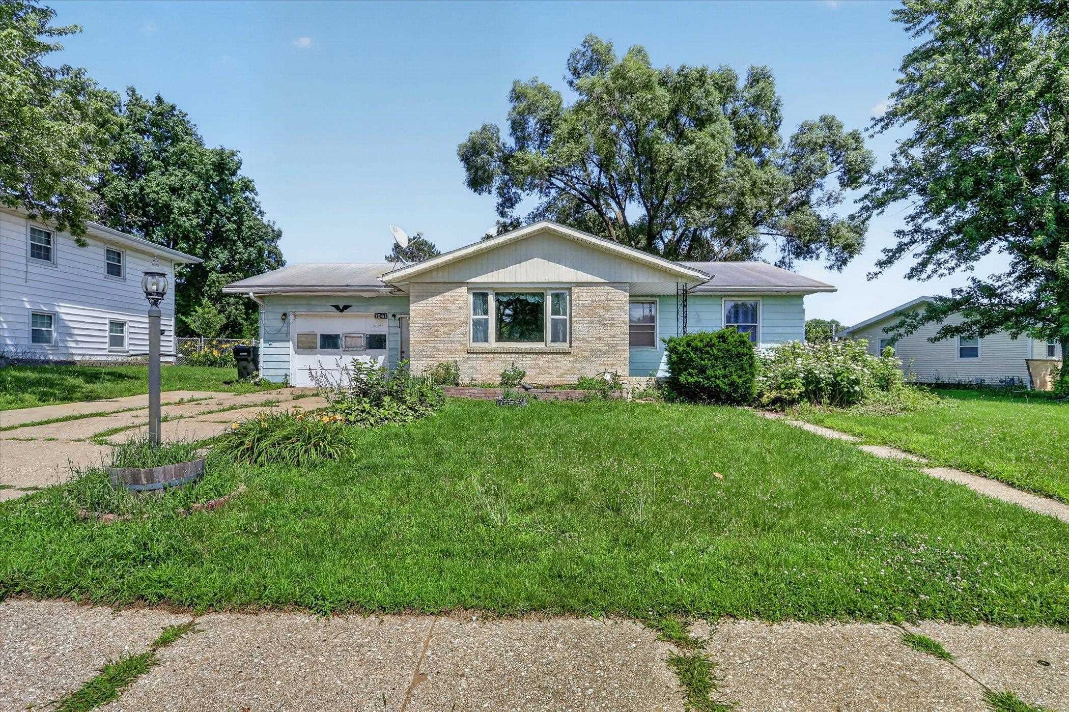 1941 Masters Street Beloit, WI 53511 - Photo 2 of 37