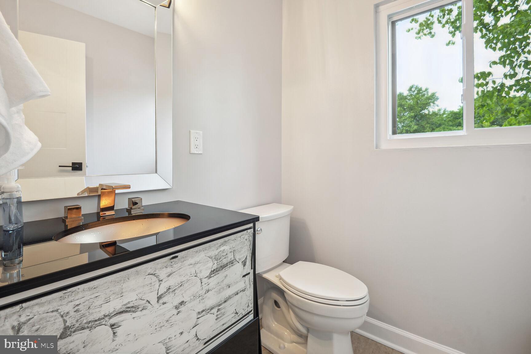1635 Valencia Way Reston, VA 20190 - Photo 13 of 22 a bathroom with a granite countertop toilet sink and mirror