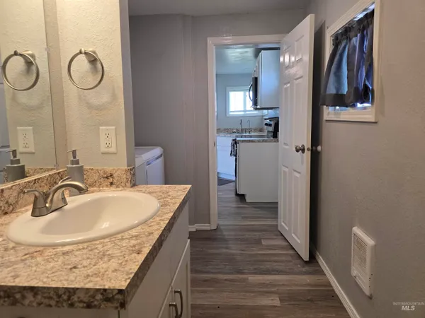 $214,900 | 516 West Ave C, Jerome, ID 83338