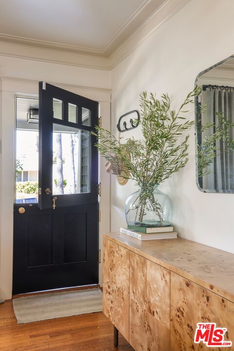 5152 Vincent Avenue Los Angeles, CA 90041 - Photo 4 of 36 a vase of flowers sitting on a table