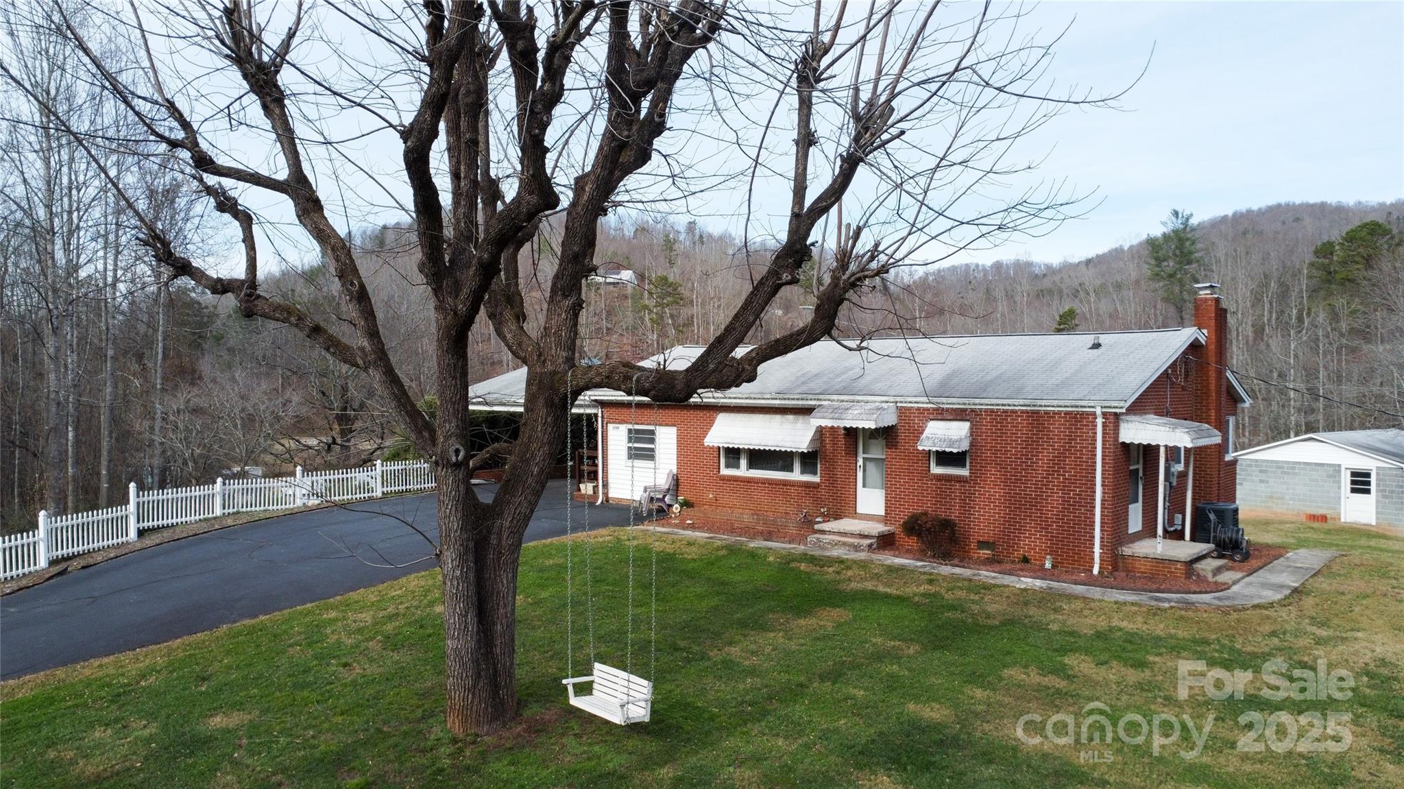 3799 Highway 18 Morganton, NC 28655 - Photo 3 of 33 a front view of house with yard and green space