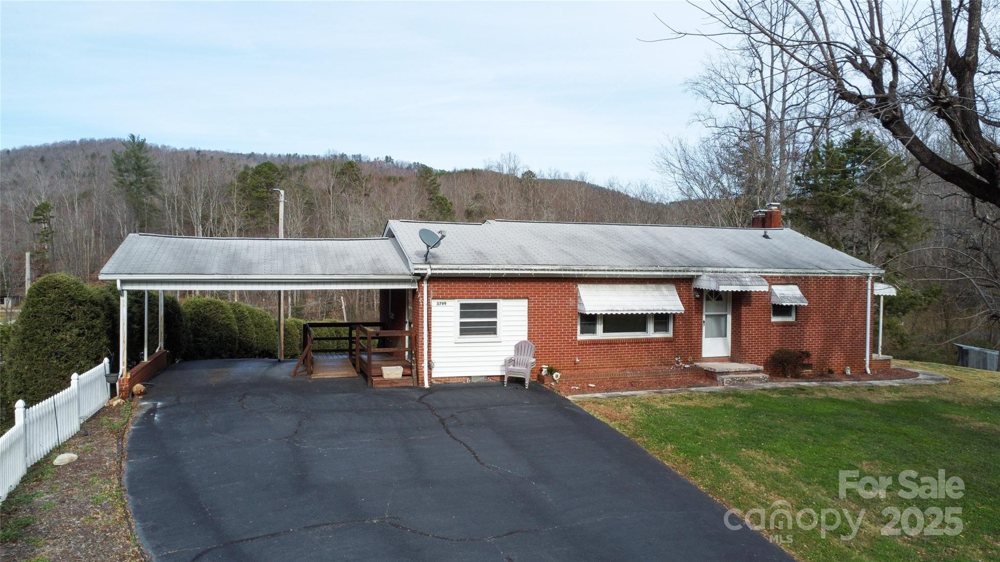 3799 Highway 18 Morganton, NC 28655 - Photo 6 of 33 front view of a house with a yard